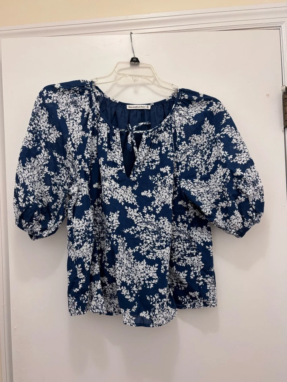 Abercrombie & Fitch Women’s Navy Floral Peasant Blouse with Puff Sleeves